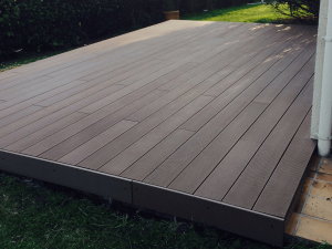 menuiserie patrick couton parempuyre produits services terrasses diapo 02 300x225 - menuiserie-patrick-couton-parempuyre-produits-services-terrasses-diapo-02