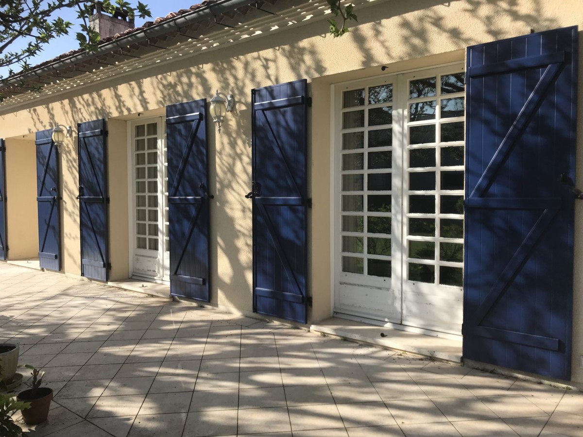 volets bleus - Volets Bois PVC Alu